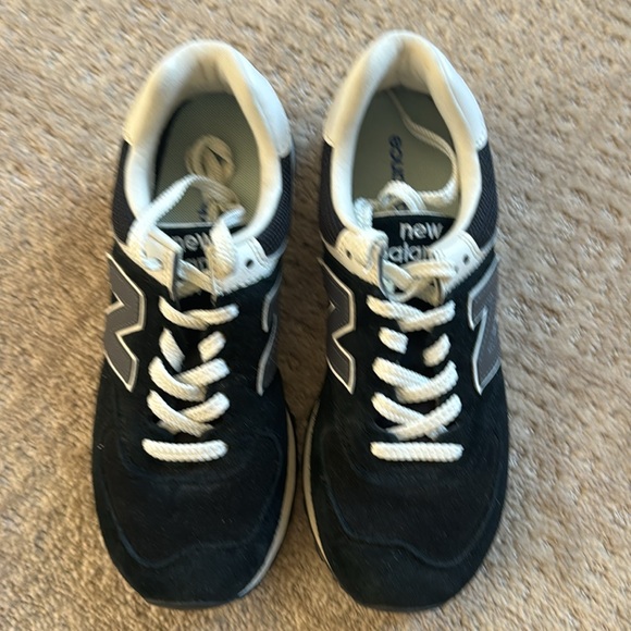 New Balance 574 tennis shoes - Picture 2 of 8